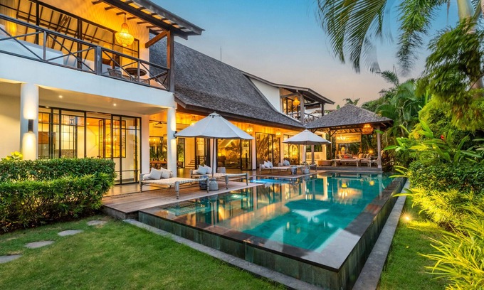 Pererenan Villa | 8BR Group Getaway: Villa Complex in Pererenan