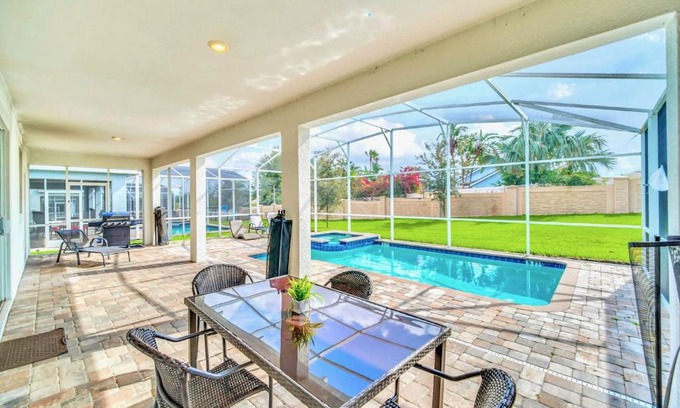 Davenport House | 8BR Mansion with Pool Hot Tub and Games Room