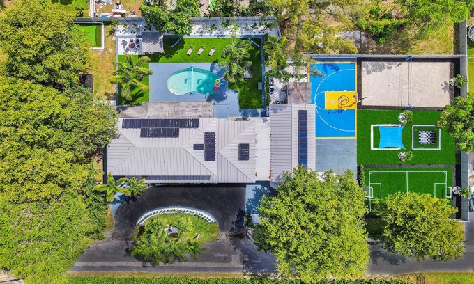 Pompano Beach House | 8BR Resort w/Pool & Tons of Games - 22 Guests
