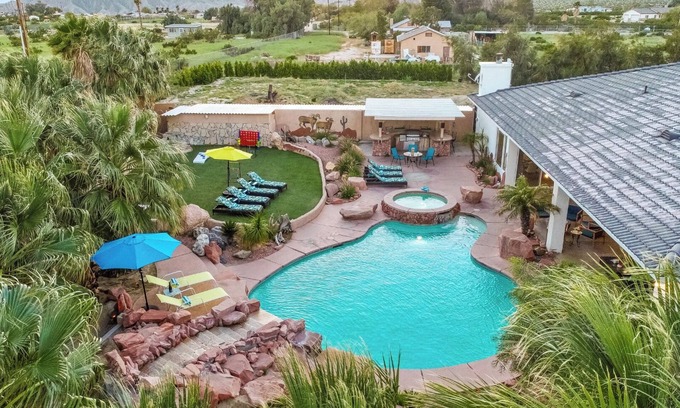 Desert Hot Springs House | 9 bdr+15 bds+5.5 baths, pickleball, basketball, 2+acres, indoor+out billiards.