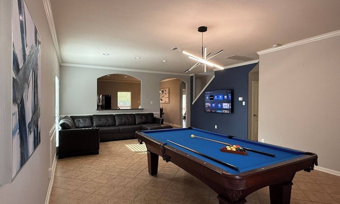 Wetmore House | 9 bed 3.5 bath pool & pong table