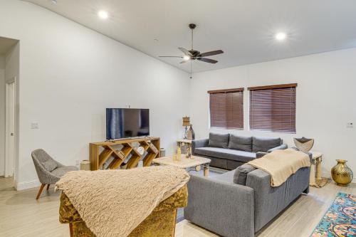 Greenacres House | 9 Mi to Dtwn Bakersfield Pet-Friendly Home