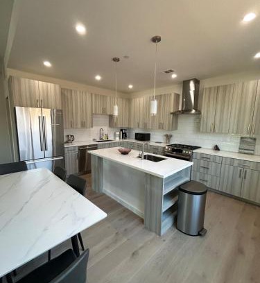 Redwood City Apartment | 912 Brand New Spacious Tonwhome 3br 3ba sleeps 9