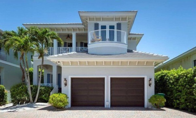 Connors House | 9222 Vanderbilt Beach Luxury Home