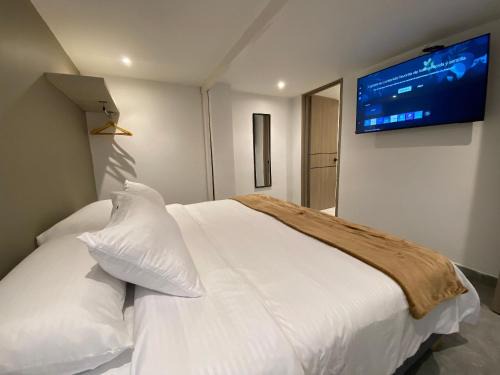 Fontibon House | 96K Premium Suite - Rooms minutes from the Airport in Bogotá
