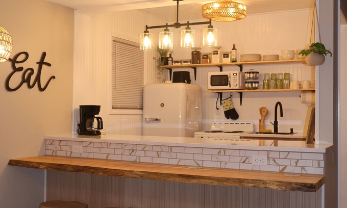 Lexington House | 97 Junction House, Cozy duplex with fenced yard & easy I-71 access! Sleeps 8