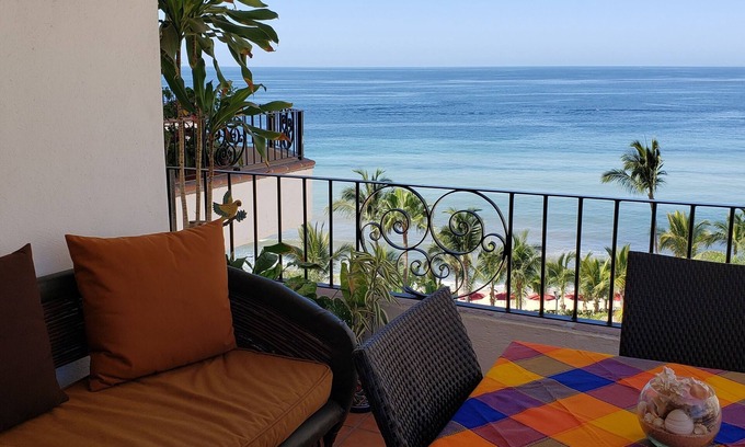 Emiliano Zapata Condo | 99 SALE PRICE BESTLOCATION on thebeachVeryPopularVISTAdelSOL802 ZONAROMNTICA