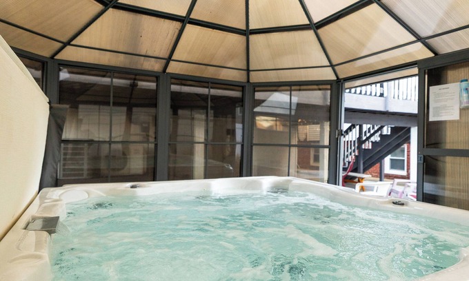 Atlantic City House | 9BR Luxury Ocean-Block, Sleeps 25, Jacuzzi Hot Tub for 6! EV Charger!