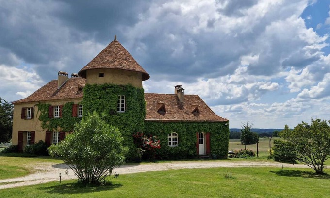 Lunas House | A 10 km de Bergerac, Maison de Campagne Avec Piscine et Tennis Privés