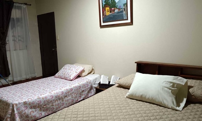 Antigua Guatemala Bed & Breakfast | A 10 Minutos del Centro de Antigua Guatemala. Cómoda Habitación!