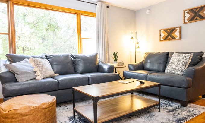 State College House | A 3 Bedroom 2 Bath Home. With a 30 minute walk to beaver stadium!