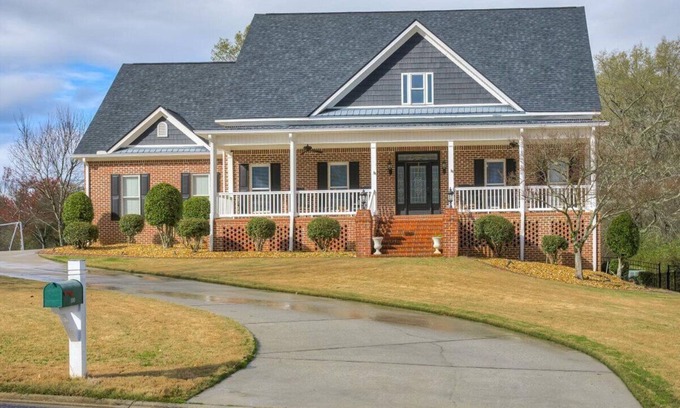 Evans House | A 4500 sq ft, Alexa dots throughout the home. Only 20 minutes from the Masters,