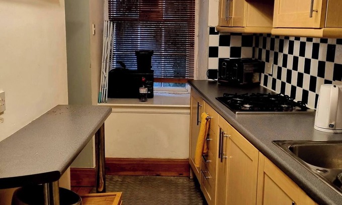 Carmarthen Apartment | A Basement Apartment