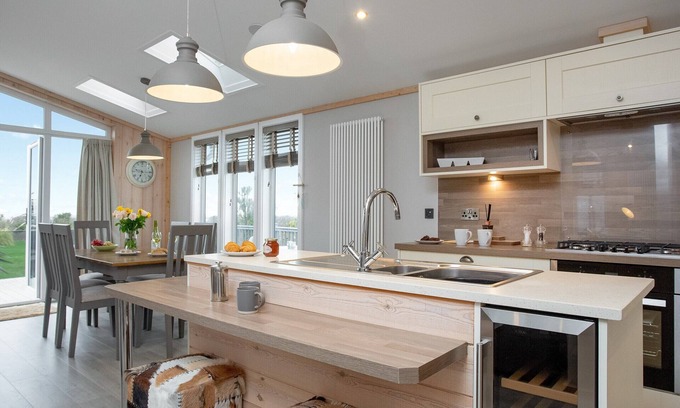 Truro Cottage | A beautiful lodge, nestled tranquilly within a well-regarded park in North Cornwall.