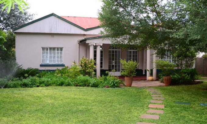 Bulawayo House | A beautiful spacious victorian house surrounded by a beautiful garden.