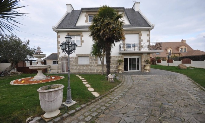 Plerin Apartment | A BREATH OF HAPPINESS IN BRITAIN, 5 minutes from the beach.