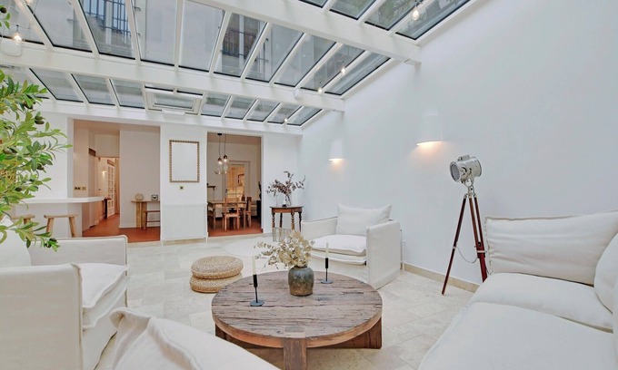 Croulebarbe Apartment | A Breathtaking 2-BR/1Ba - Gobelins