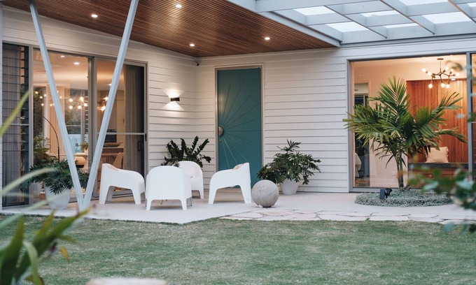 Peregian Beach House | A/C | 11.5m heated salt water pool | indoor outdoor design | immaculate gardens