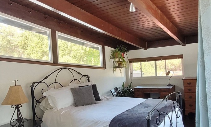 Topanga Apartment | A Charming Guesthouse Suite in the Heart of Topanga