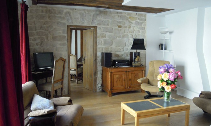 Odeon Apartment | A Charming XVII° Century Appartment at St Germain Des Pres