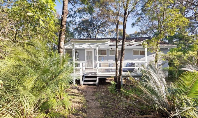 Mossy Point House | A Classic, Pet Friendly Beach House - Waterfront Access and Short Walk to Beach