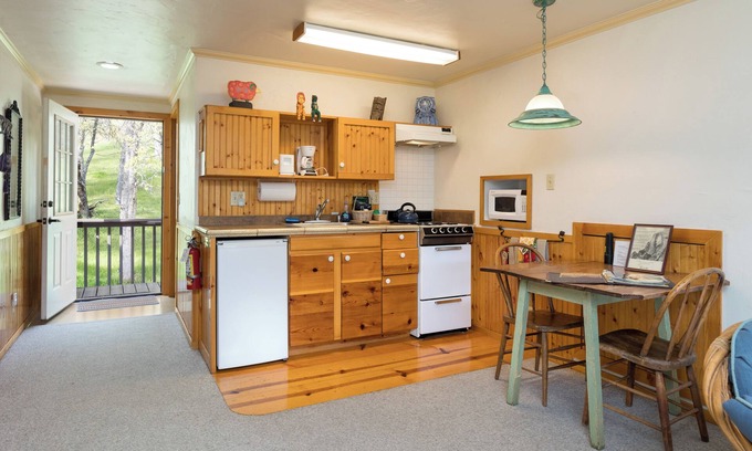 Ahwahnee Cottage | A comfortable one bedroom studio