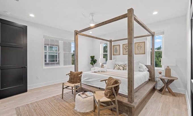 North Hyde Park House | A comforting, private experience of South RH designed townhome.