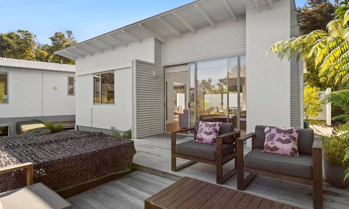 Kaiteriteri House | A contemporary family home with amazing outdoor spaces and close to the beach