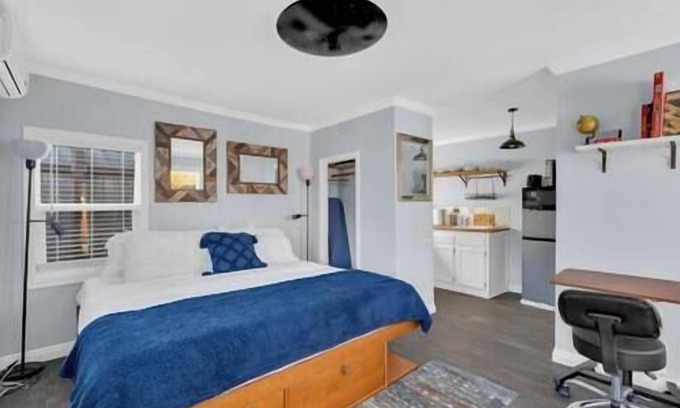 North Oak Park Cottage | A+ Cottage- Walk to UC Davis Med Center and Shriners King Bd