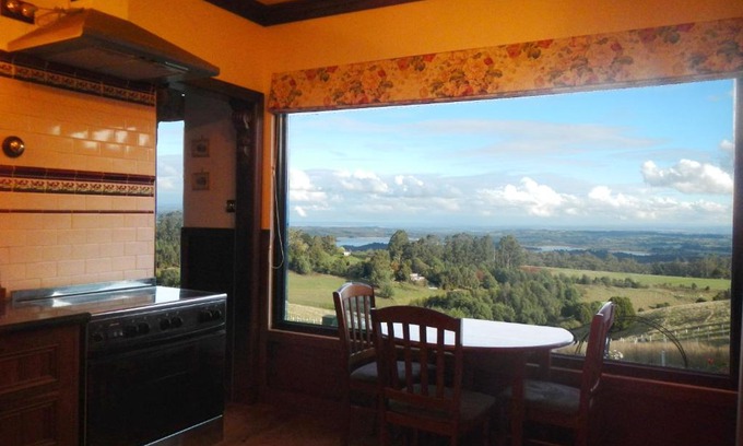 Kallista Bed & Breakfast | A Cottage with a View at Tudor Ridge