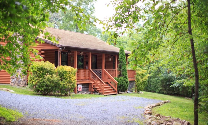 Luray Cabin | A Cozy Bear Cottage! Quiet Mountain Cabin!