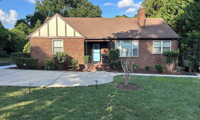 Charlotte House | A cozy house with best location
