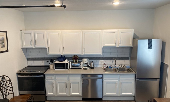 Scenic Heights Condo | A Creative Cozy place to stay