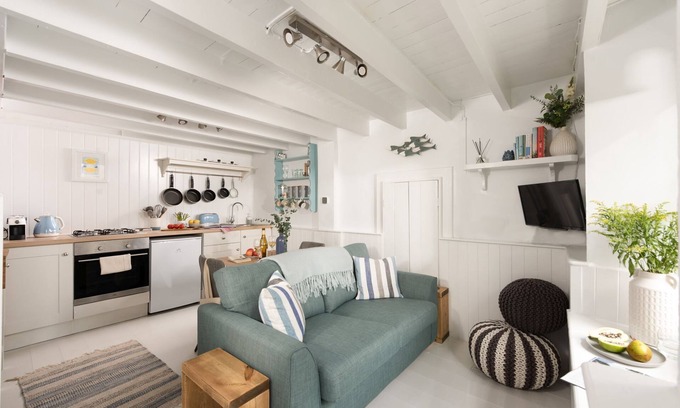 Newlyn Cottage | A delightful character cottage for couples and their dogs in the heart of Newlyn in Cornwall