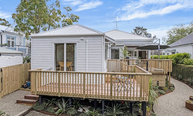 Devonport Apartment | A delightful escape!