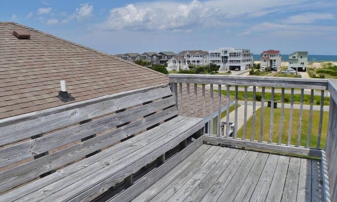 South Nags Head House | A direct beach path across the street, so no long walks to the beach!