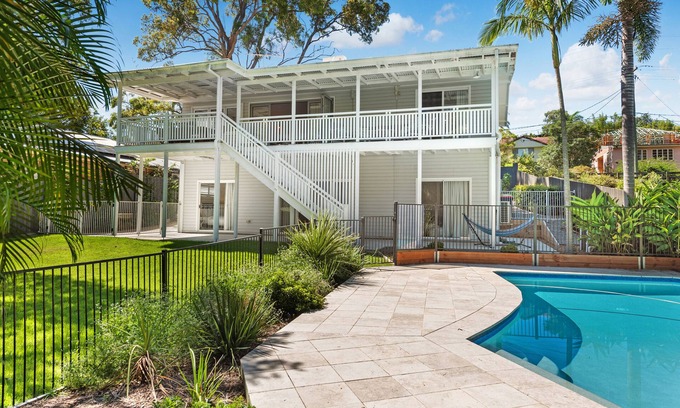 Morningside House | A Family Affair ~ 4 Bed/2.5Bath/Pool ~ Morningside