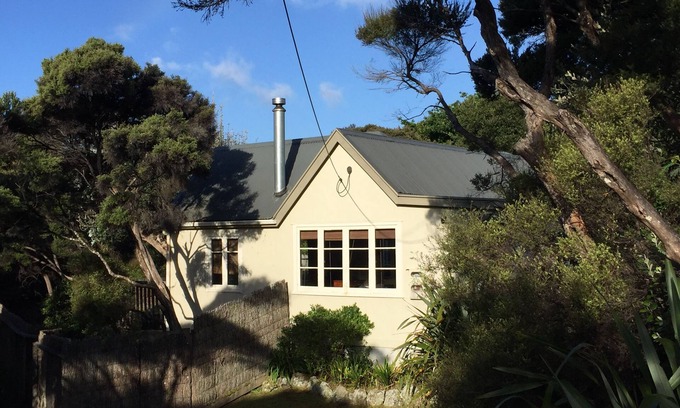 Mangawhai Heads Cottage | A Family Friendly Bach in a Peaceful Location