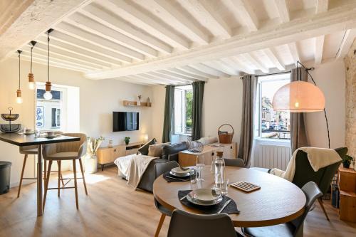 Isigny-sur-Mer Apartment | A Fleur de Quai - Vue sur le port