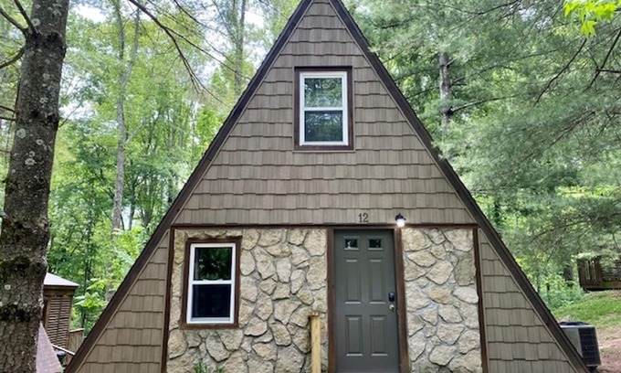 Logan Cabin | A-Frame #12 - Hosted by The Chalets