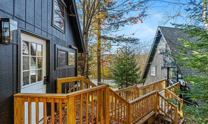 West Dover Cabin | A-Frame Cabin w/Hot Tub Near Mt. Snow & VAST
