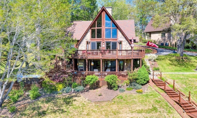 Goodview House | A-Frame of Mind - is the perfect lake mindset! Relax, unwind and take a break!