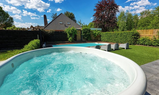 Zeewolde House | A Glamping Lodge with extra sleeping tent