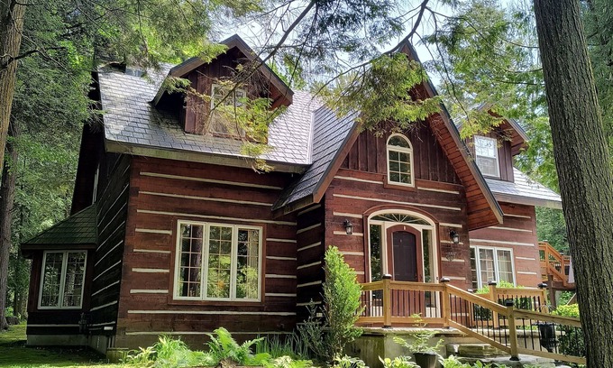 Tiny House | A hidden gem in Thunder Beach, Ontario - Vacation Log Home Rental (Monthly)