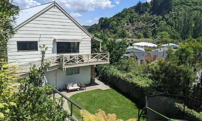 Nelson House | A Holiday Gem in Central Nelson