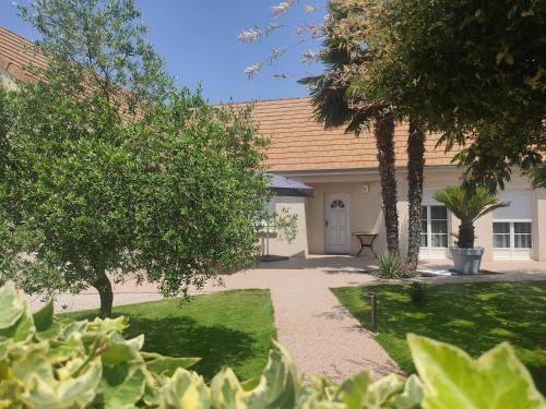 Sassenay House | A la bonne étape