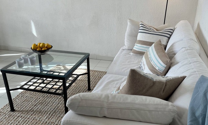 Saint-Cyr-sur-Mer Apartment | A little corner of Paradise - 4 minutes walk to the beach and restaurants