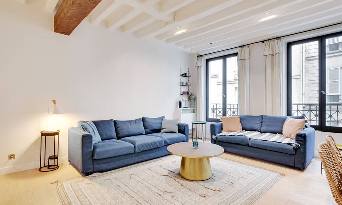 Palais-Royal Apartment | A Luxurious 2-BR/1BA in Louvre