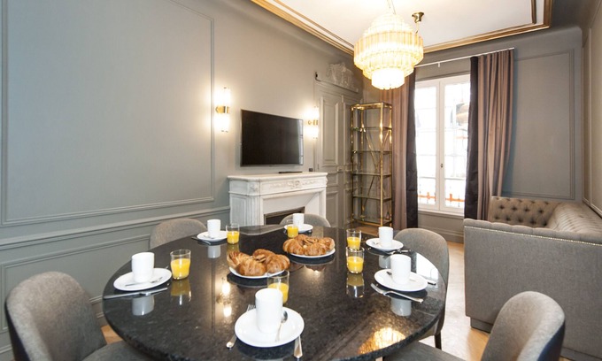 Champs-Elysees Apartment | A Luxurious 3-BR apartment in the Champs Elysées