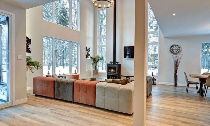 Lac Superieur Village Ski Chalet | A Luxurious 4-Bedroom Next to Mont-Tremblant ski